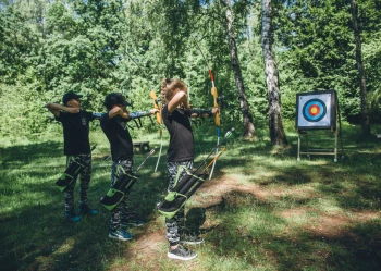 Strzelanie z łuków sportowych